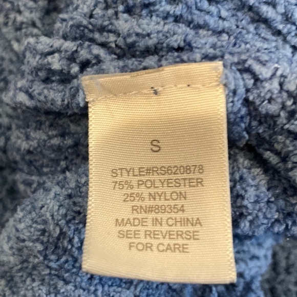 Ultra Flirt cropped fray look cozy sweater size small GUC - Picture 4 of 5